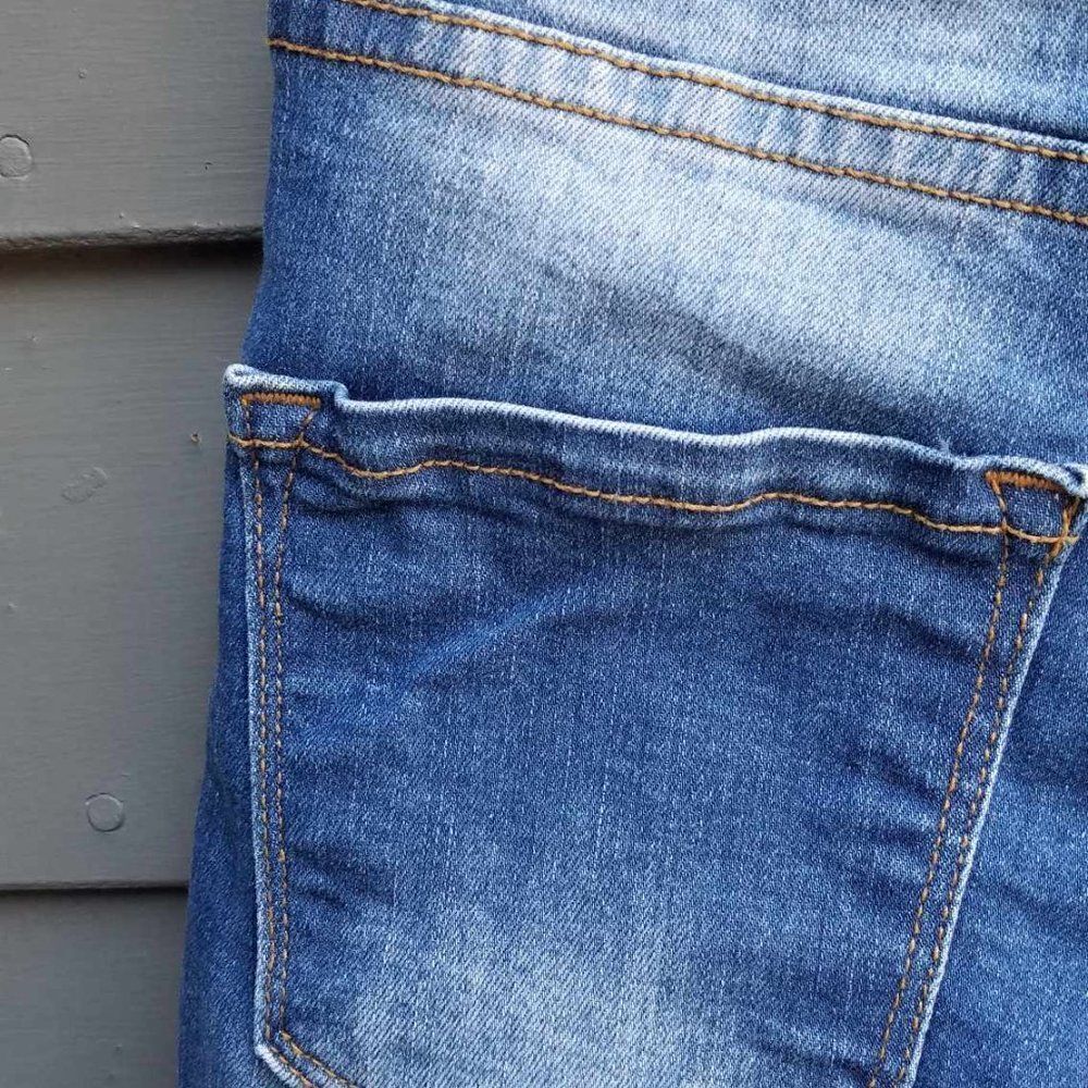 Vibrant Distressed Jean Shorts size Small - Picture 4 of 10